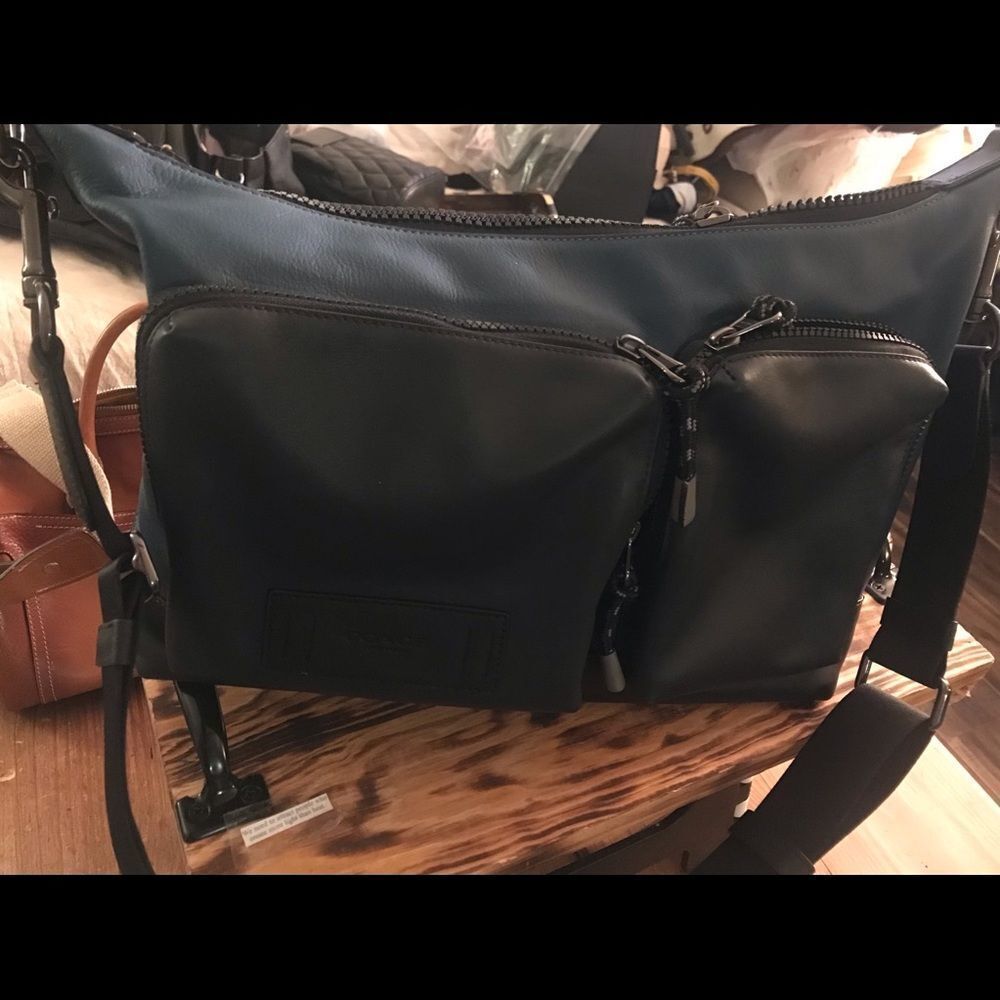 Coach🎄perfect size not too small ~ not too big— leather